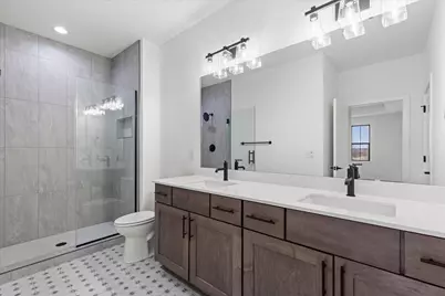 W251N2413  Valleyview Cir, Pewaukee, WI 53072 - Photo 14