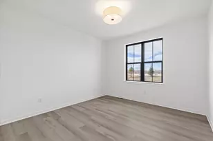 W251N2413 Valleyview Cir, Pewaukee, WI 53072 - Photo 16