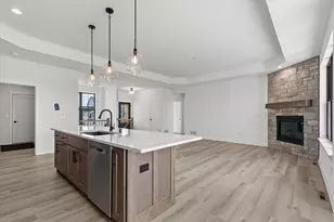 W251N2413 Valleyview Cir, Pewaukee, WI 53072 - Photo 8