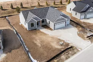 W251N2413 Valleyview Cir, Pewaukee, WI 53072 - Photo 26