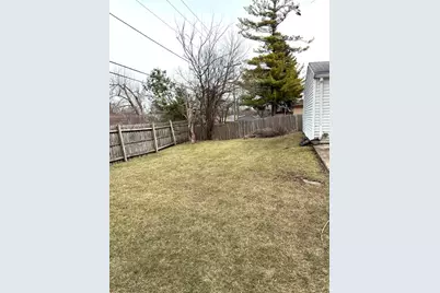 8830 W Acacia St, Milwaukee, WI 53224 - Photo 4