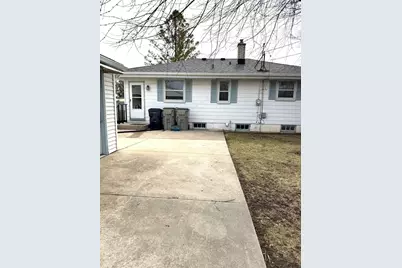 8830 W Acacia St, Milwaukee, WI 53224 - Photo 6