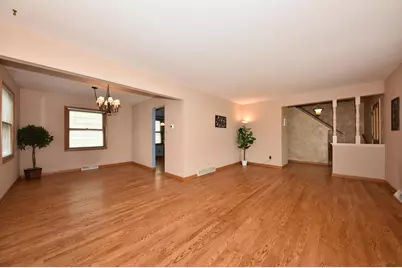 5801 N Lake Dr, Whitefish Bay, WI 53217 - Photo 6