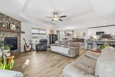 625  Mary Way, Slinger, WI 53086 - Photo 12