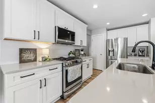 625 Mary Way, Slinger, WI 53086 - Photo 2