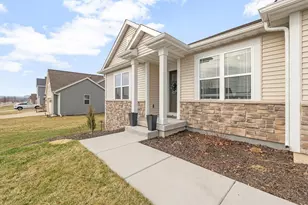 625 Mary Way, Slinger, WI 53086 - Photo 4