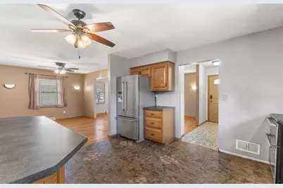 11925 W Lynx Ave, Milwaukee, WI 53225 - Photo 10