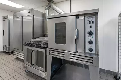 N112W15352  Mequon Rd, Germantown, WI 53022 - Photo 10