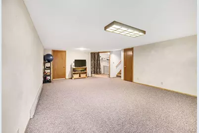 16285 W Mayflower Dr, New Berlin, WI 53151 - Photo 24