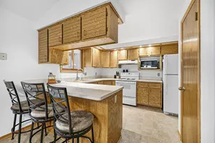 16285 W Mayflower Dr, New Berlin, WI 53151 - Photo 10