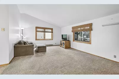 16285 W Mayflower Dr, New Berlin, WI 53151 - Photo 6