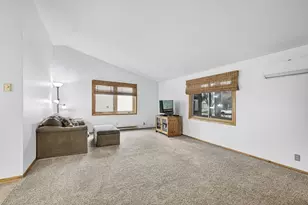 16285 W Mayflower Dr, New Berlin, WI 53151 - Photo 6