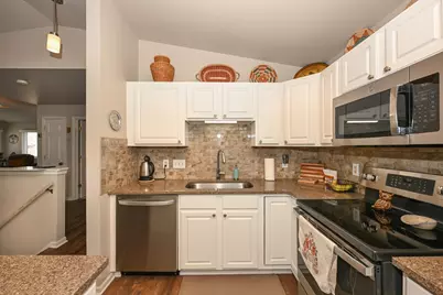 1111 N Sunnyslope Dr #201, Racine, WI 53406 - Photo 6