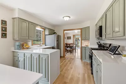 N95W19929  Marson Ct, Menomonee Falls, WI 53051 - Photo 2