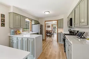 N95W19929 Marson Ct, Menomonee Falls, WI 53051 - Photo 2