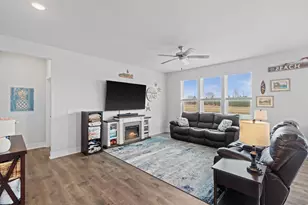 W218N16022 Tiger Lily Dr, Jackson, WI 53037 - Photo 4