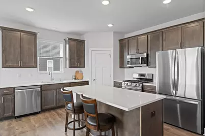 W218N16022  Tiger Lily Dr, Jackson, WI 53037 - Photo 8