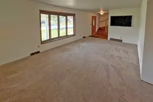 W153N11514 Potomac Cir, Germantown, WI 53022 - Photo 2