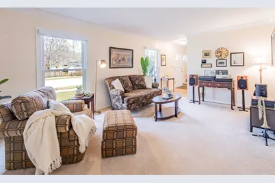 416 S Comanche Ln, Waukesha, WI 53188 - Photo 8