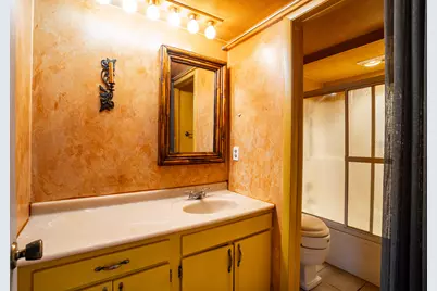 5190  Woodbridge Ln, Greenfield, WI 53221 - Photo 10