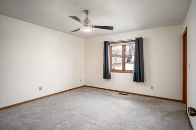 613  Ridgeview Dr, Onalaska, WI 54650 - Photo 12