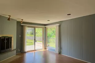 8551 North Point Dr, Fox Point, WI 53217 - Photo 14