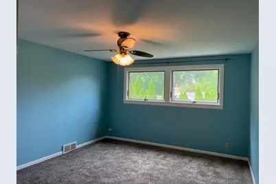 8551 N Point Dr, Fox Point, WI 53217 - Photo 12