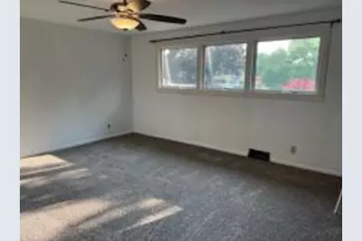 8551 N Point Dr, Fox Point, WI 53217 - Photo 10