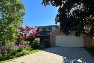 8551 North Point Dr, Fox Point, WI 53217 - Photo 16