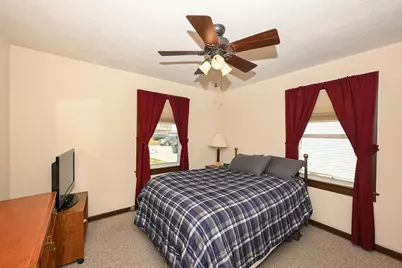 812 S 109th St, West Allis, WI 53214 - Photo 10