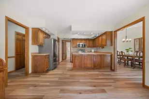 3827 S Oakbrook Dr, Greenfield, WI 53228 - Photo 8