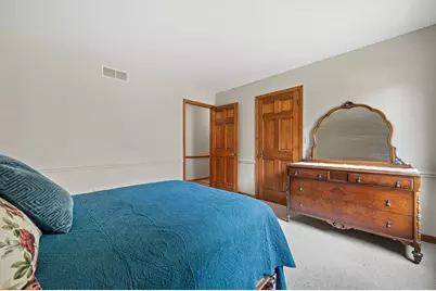 3827 S Oakbrook Dr, Greenfield, WI 53228 - Photo 20