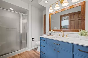 3827 S Oakbrook Dr, Greenfield, WI 53228 - Photo 16