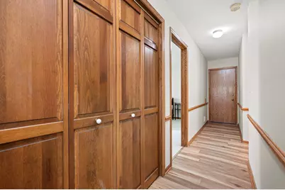 3827 S Oakbrook Dr, Greenfield, WI 53228 - Photo 18