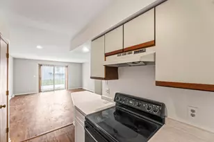 805 S Imperial Dr, Hartland, WI 53029 - Photo 12