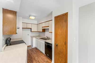 805 S Imperial Dr, Hartland, WI 53029 - Photo 8