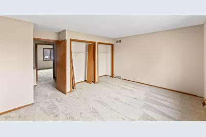 805 S Imperial Dr, Hartland, WI 53029 - Photo 16