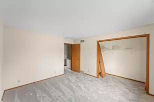 805 S Imperial Dr, Hartland, WI 53029 - Photo 18