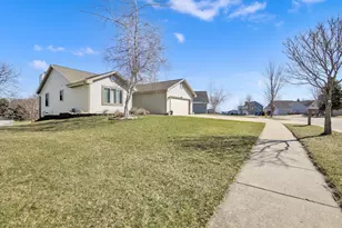 1280 Orchard Cir, Oconomowoc, WI 53066 - Photo 4