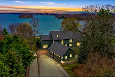 W277N3016  Rocky Point Rd, Pewaukee, WI 53072 - Photo 2