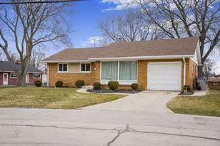 3572 S Sunset Dr, Milwaukee, WI 53220 - Photo 30