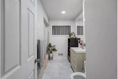 3572 S Sunset Dr, Greenfield, WI 53220 - Photo 18