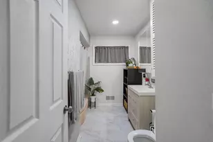 3572 S Sunset Dr, Milwaukee, WI 53220 - Photo 18