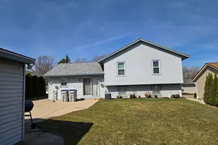9325 W Darnel Ave, Milwaukee, WI 53224 - Photo 20