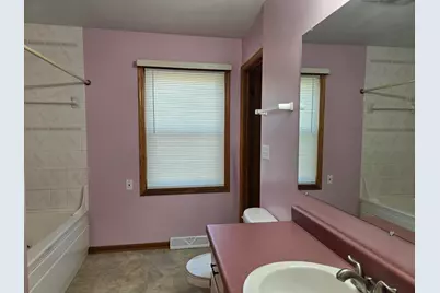 9325 W Darnel Ave, Milwaukee, WI 53224 - Photo 16