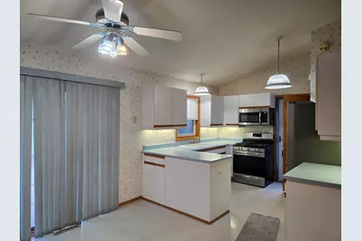 9325 W Darnel Ave, Milwaukee, WI 53224 - Photo 4