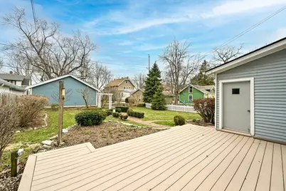 8205  Chestnut St, Wauwatosa, WI 53213 - Photo 32