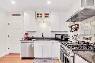 543 Oakwood Trail, Twin Lakes, WI 53181 - Photo 10