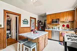 1712 E Park Pl, Milwaukee, WI 53211 - Photo 12