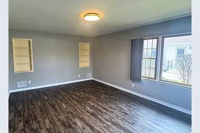 733 N Glenn Dr, Waukesha, WI 53188 - Photo 8